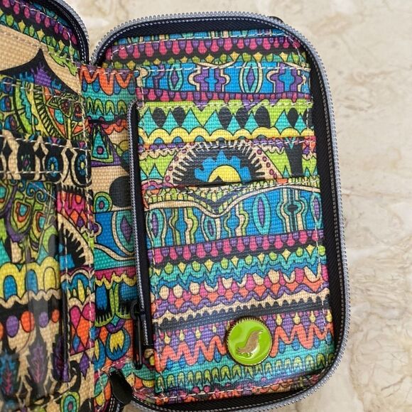 As New! SAKROOTS Peace Smartphone Wristlet Crossbody Bag Radiant One World - Picture 9 of 14